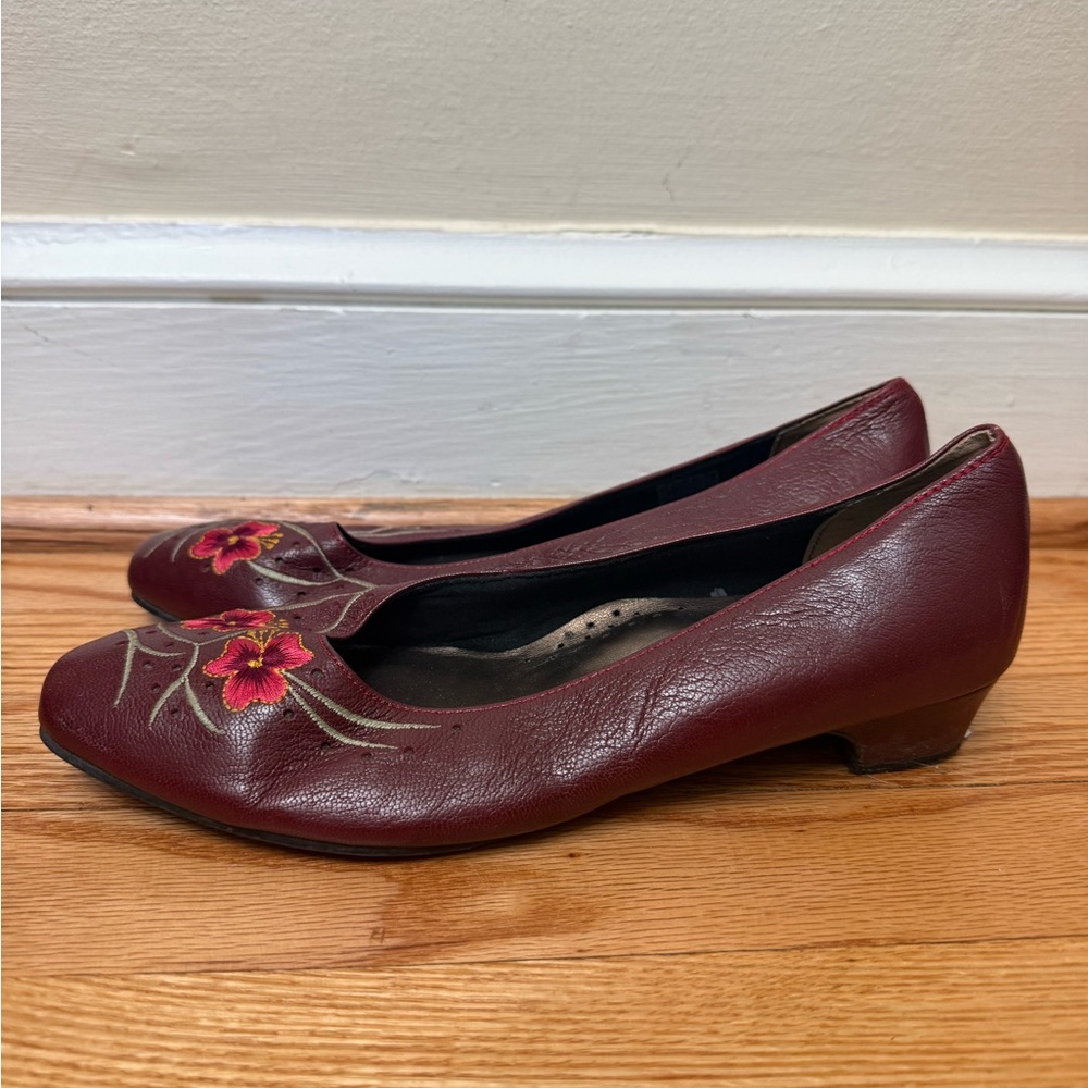 Vintage / 9 / Embroidered Floral Low Heels / 80s / Eccentric / Feminine / Retro - Picture 5 of 7